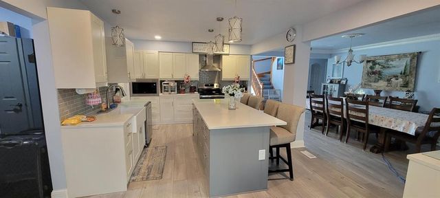 10953 Westview Lane, Mequon, WI 53092