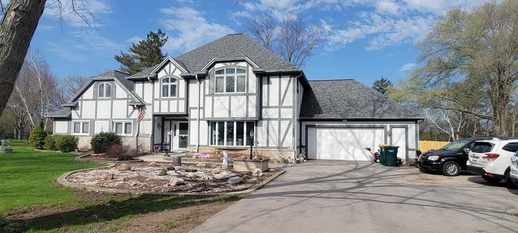 10953 Westview Lane, Mequon, WI 53092