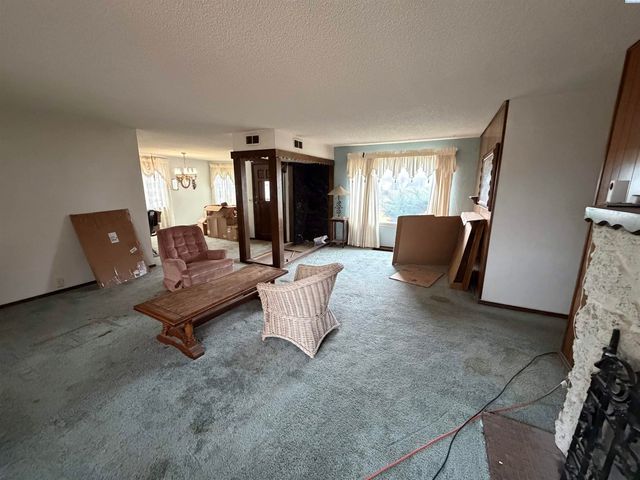 1826 W 10th Ave, Kennewick, WA 99336