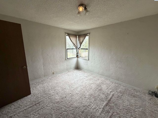 1826 W 10th Ave, Kennewick, WA 99336