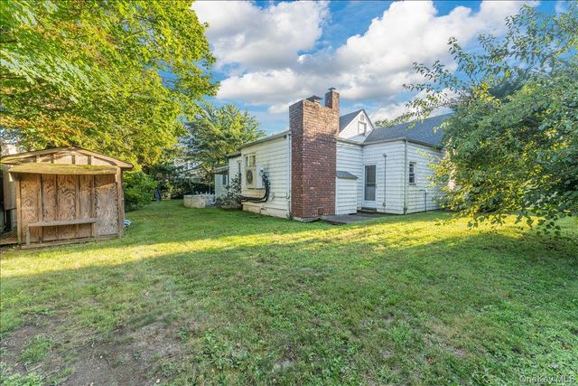 60 Meadow Lane, Lawrence, NY 11559