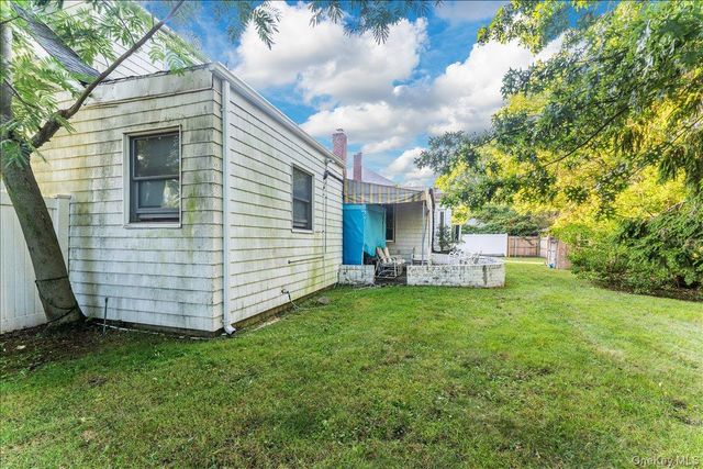 60 Meadow Lane, Lawrence, NY 11559