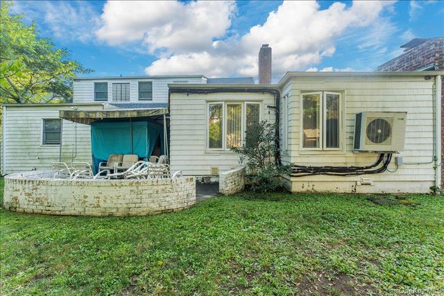 60 Meadow Lane, Lawrence, NY 11559