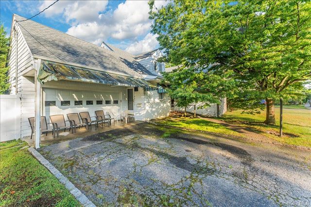 60 Meadow Lane, Lawrence, NY 11559