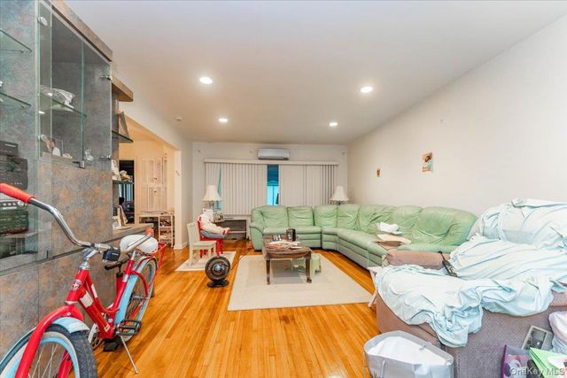 60 Meadow Lane, Lawrence, NY 11559