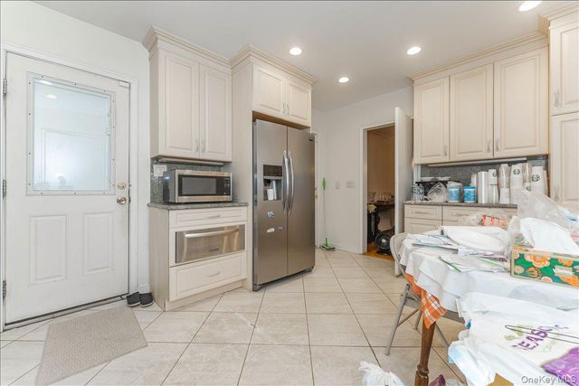 60 Meadow Lane, Lawrence, NY 11559