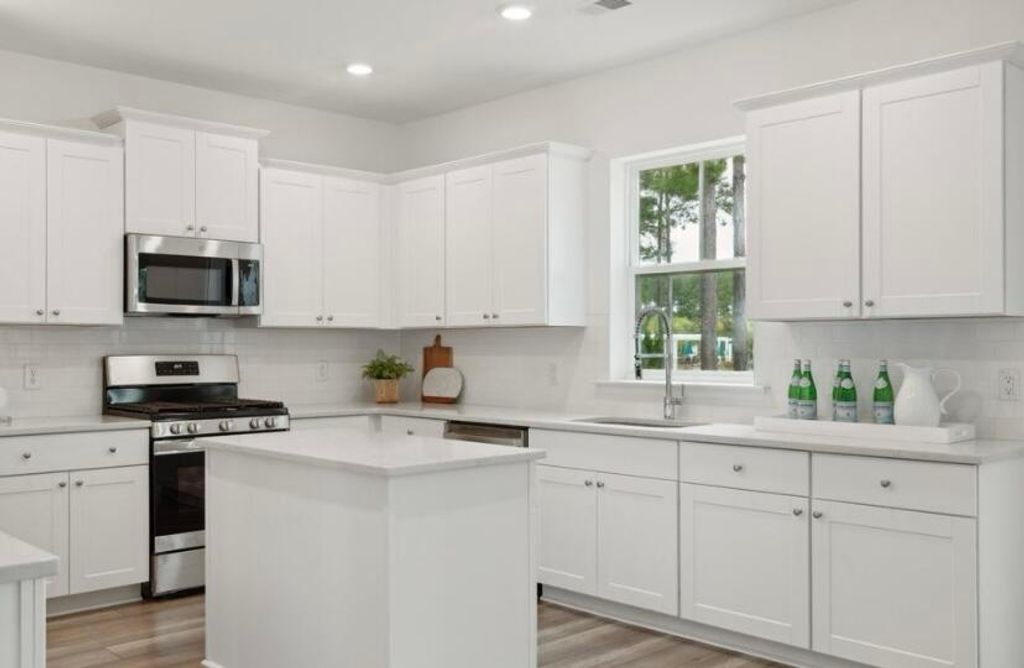 Image 13 of property listing at 1040 Lettered Olive Way, Summerville, SC 29485