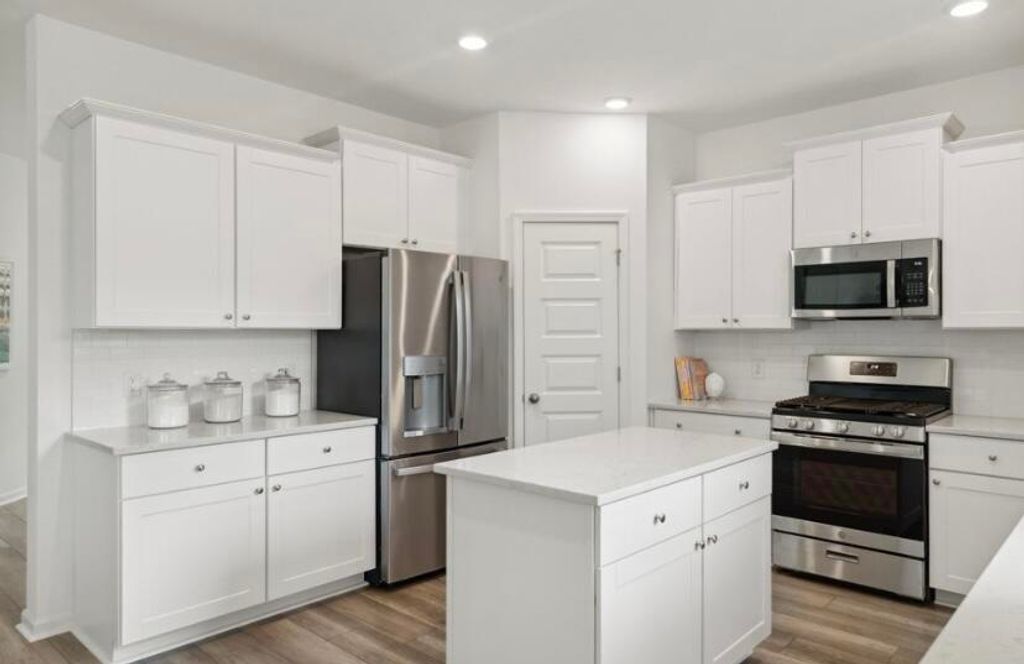 Image 15 of property listing at 1040 Lettered Olive Way, Summerville, SC 29485