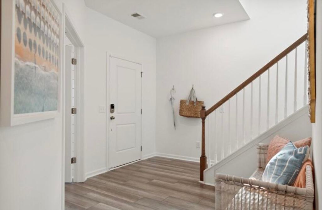 Image 4 of property listing at 1040 Lettered Olive Way, Summerville, SC 29485