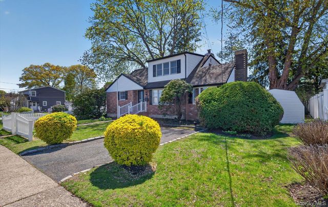 436 15th Street, West Babylon, NY 11704