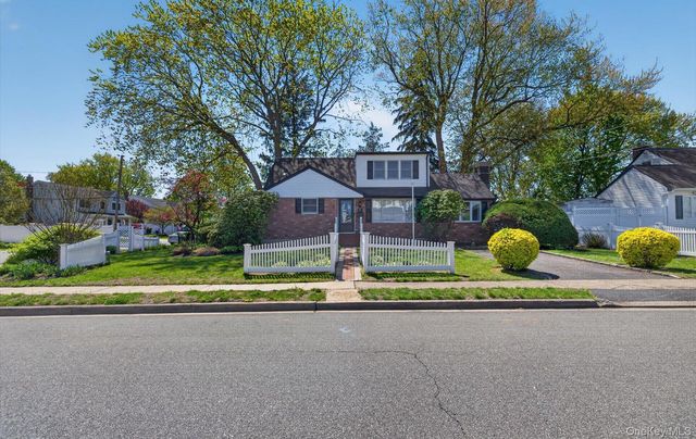 436 15th Street, West Babylon, NY 11704