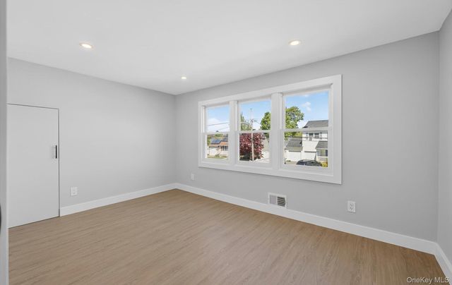 436 15th Street, West Babylon, NY 11704