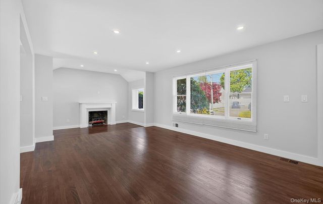436 15th Street, West Babylon, NY 11704