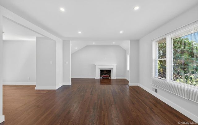 436 15th Street, West Babylon, NY 11704