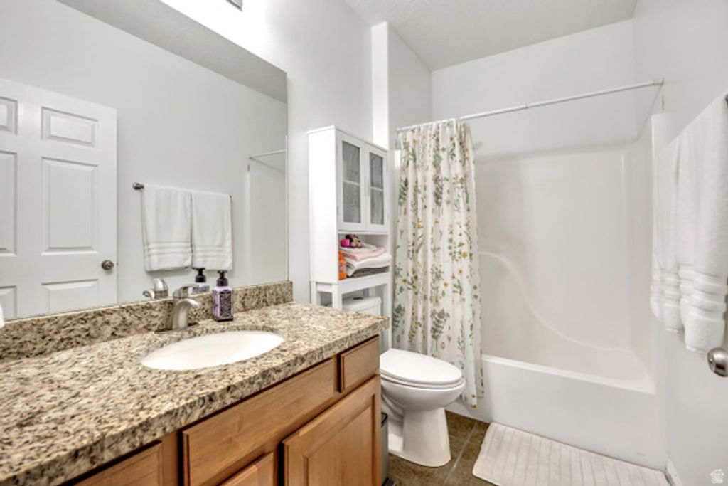 Image 16 of property listing at 170 ALBION VILLAGE WAY #201, Sandy, UT 84070