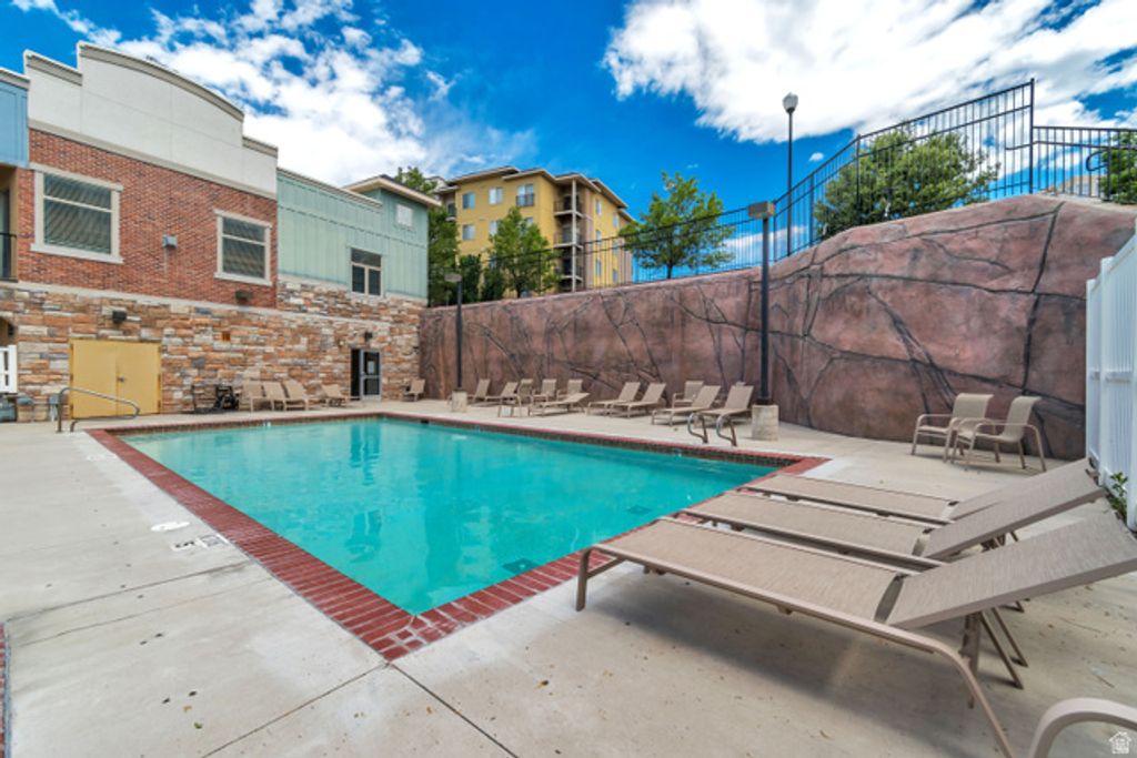 Image 22 of property listing at 170 ALBION VILLAGE WAY #201, Sandy, UT 84070
