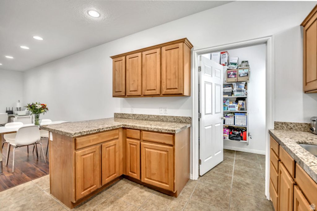 Image 7 of property listing at 170 ALBION VILLAGE WAY #201, Sandy, UT 84070