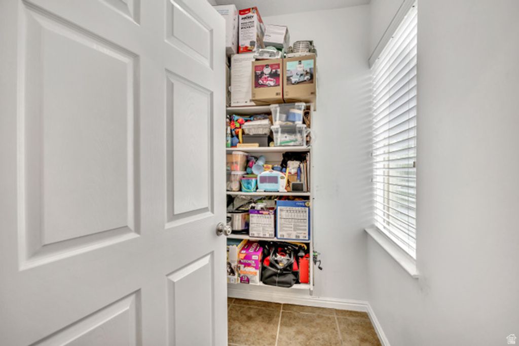 Image 8 of property listing at 170 ALBION VILLAGE WAY #201, Sandy, UT 84070