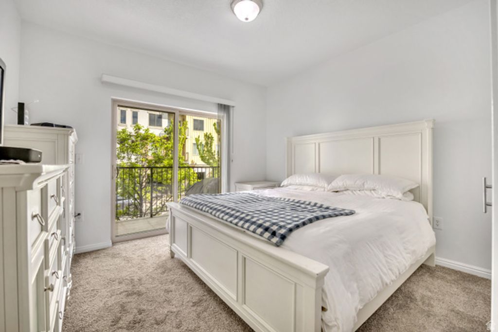 Image 9 of property listing at 170 ALBION VILLAGE WAY #201, Sandy, UT 84070