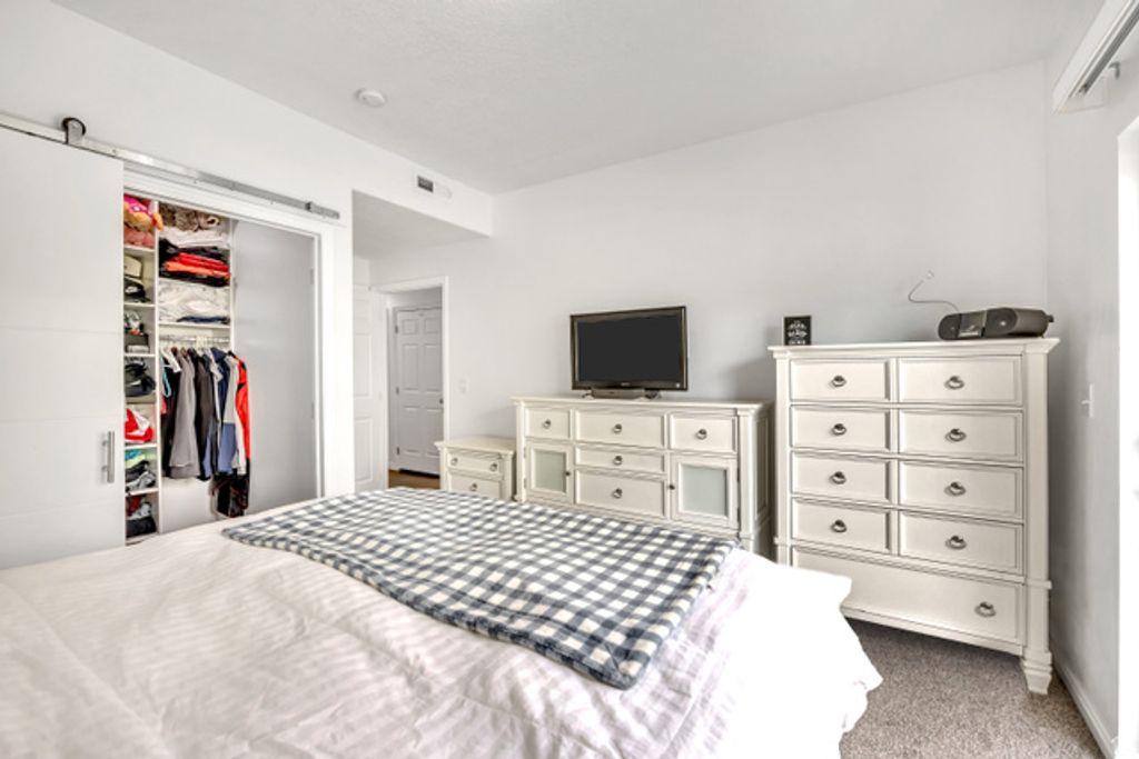 Image 10 of property listing at 170 ALBION VILLAGE WAY #201, Sandy, UT 84070