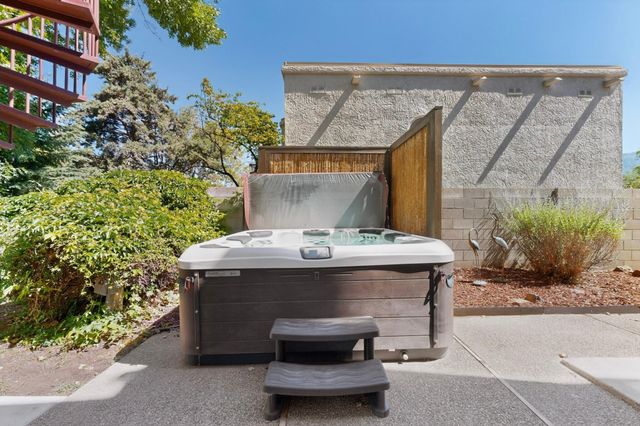 5715 Klondike Street NE, Albuquerque, NM 87111