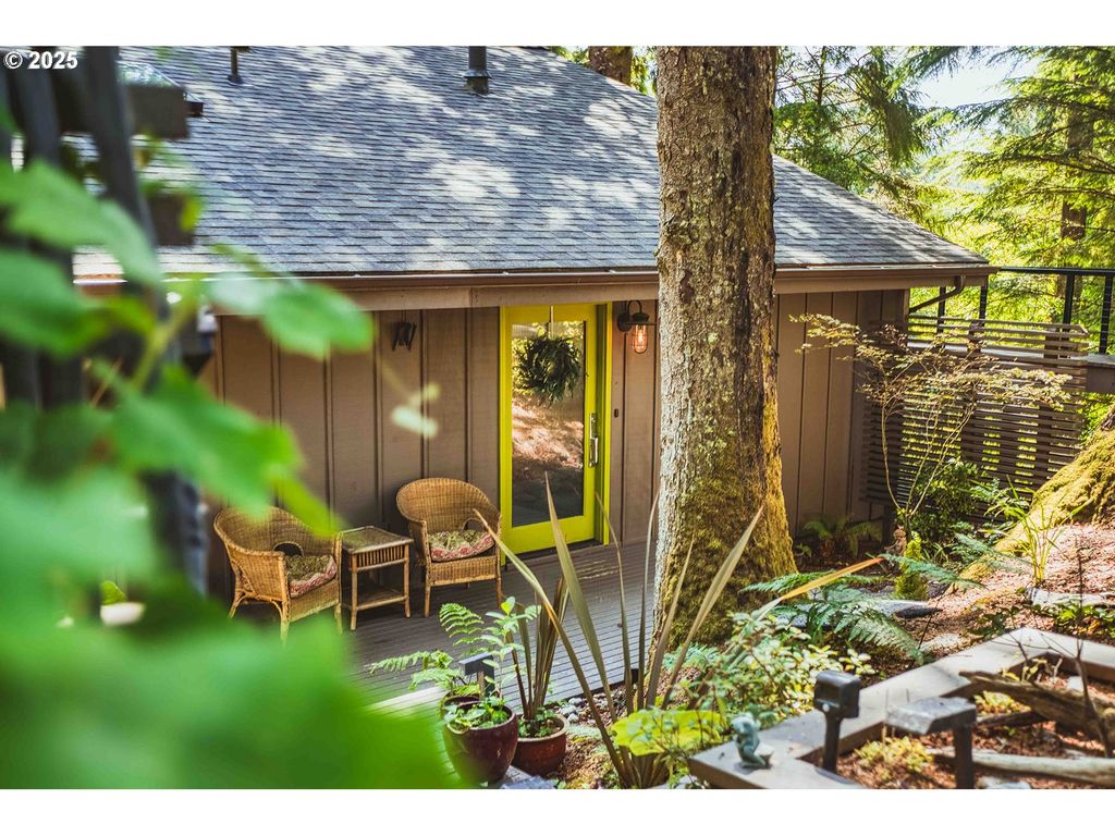 111 SALISHAN Dr, Gleneden Beach, OR 97388