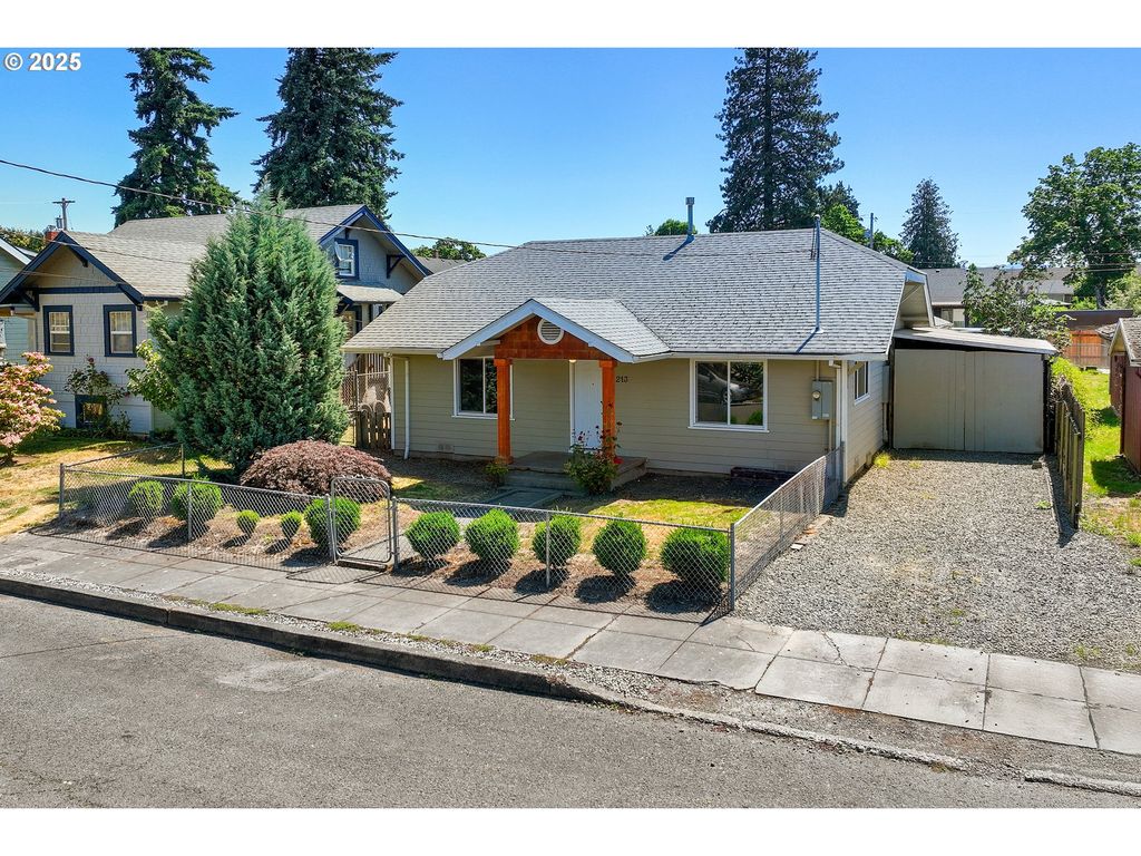 213 ENGLE Ave, Molalla, OR 97038