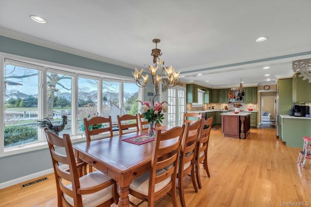 26 Oak Lane, Hampton Bays, NY 11946