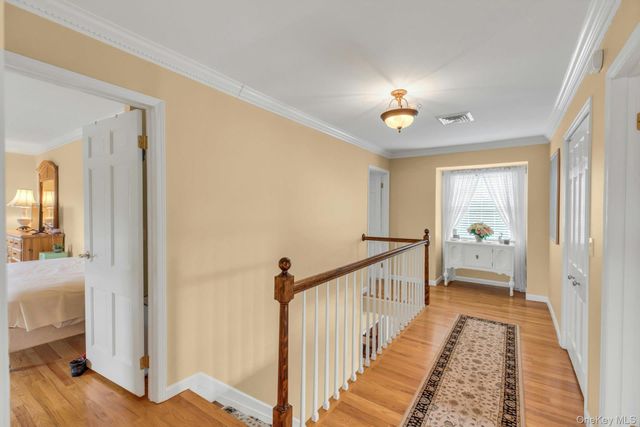 26 Oak Lane, Hampton Bays, NY 11946