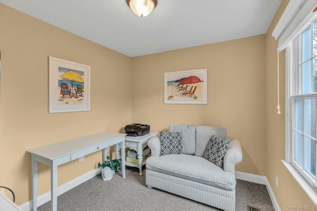 26 Oak Lane, Hampton Bays, NY 11946