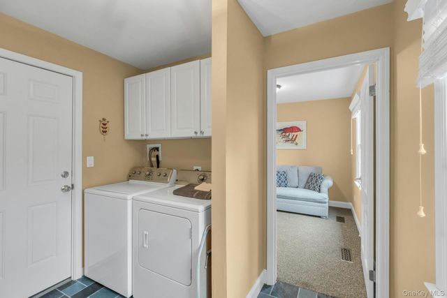 26 Oak Lane, Hampton Bays, NY 11946