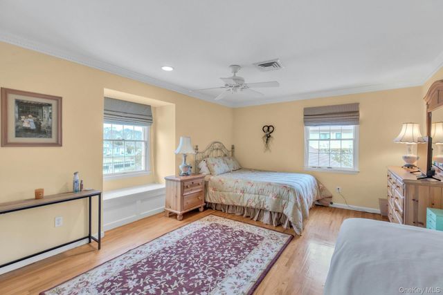 26 Oak Lane, Hampton Bays, NY 11946