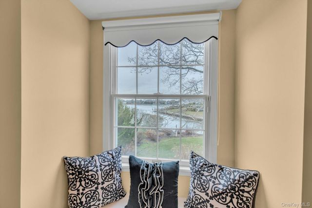 26 Oak Lane, Hampton Bays, NY 11946