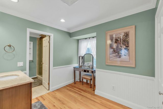 26 Oak Lane, Hampton Bays, NY 11946