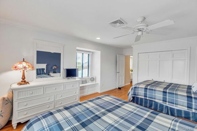 26 Oak Lane, Hampton Bays, NY 11946