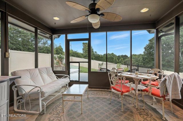 916 Bert Garner Lane, Maryville, TN 37803