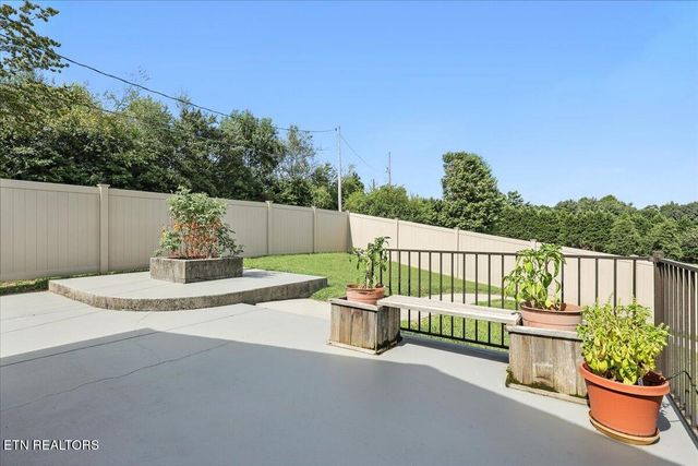 916 Bert Garner Lane, Maryville, TN 37803