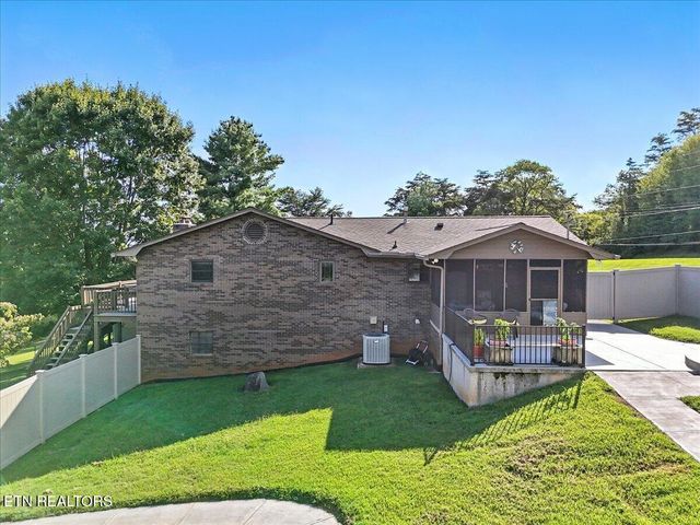 916 Bert Garner Lane, Maryville, TN 37803