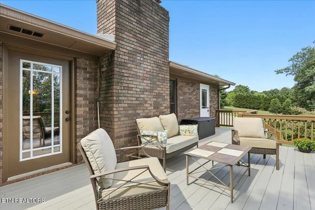916 Bert Garner Lane, Maryville, TN 37803