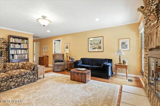 916 Bert Garner Lane, Maryville, TN 37803