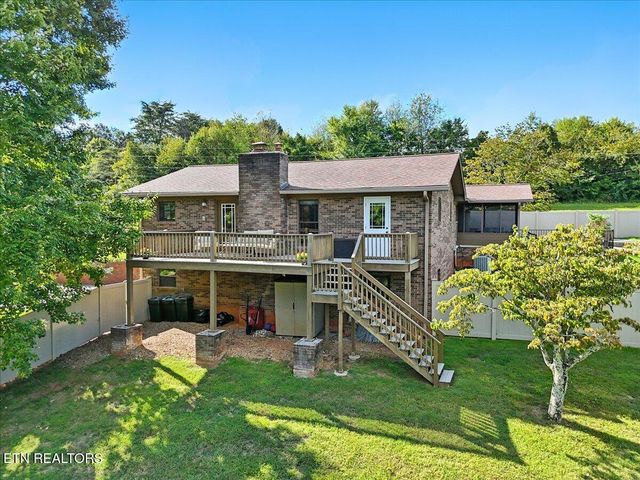 916 Bert Garner Lane, Maryville, TN 37803