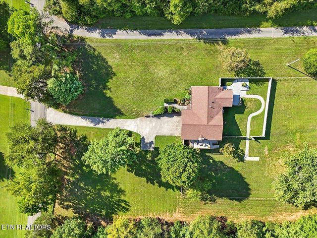 916 Bert Garner Lane, Maryville, TN 37803