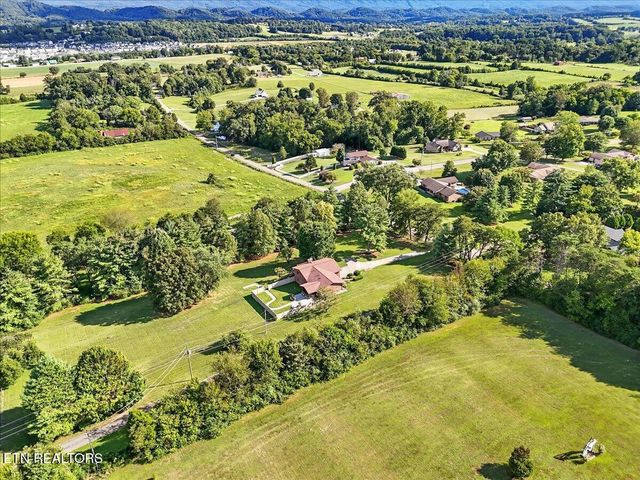 916 Bert Garner Lane, Maryville, TN 37803