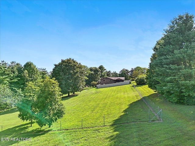 916 Bert Garner Lane, Maryville, TN 37803