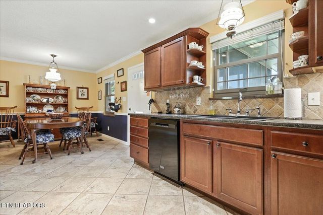 916 Bert Garner Lane, Maryville, TN 37803