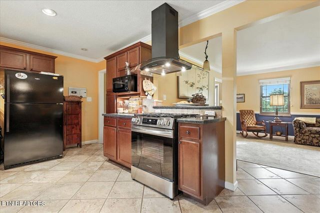 916 Bert Garner Lane, Maryville, TN 37803