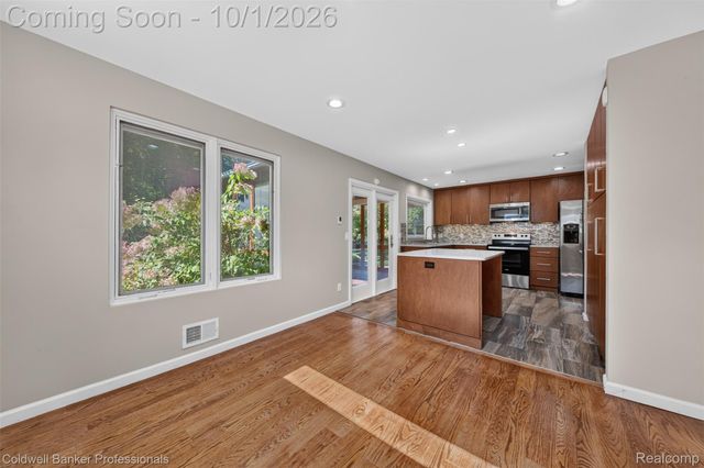 1171 Barneswood Lane, Rochester Hills, MI 48306