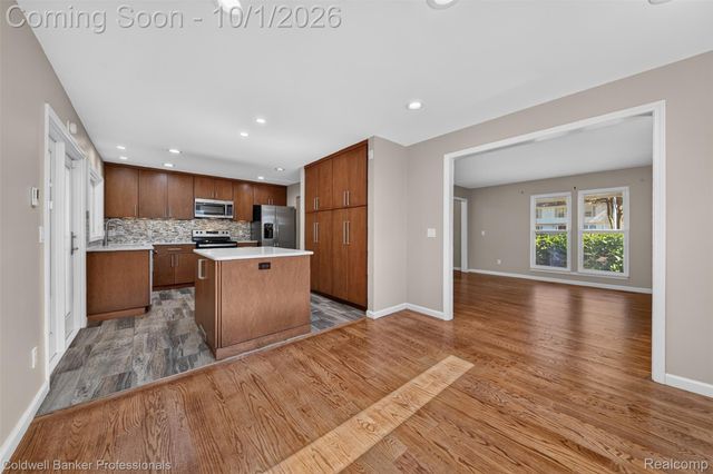 1171 Barneswood Lane, Rochester Hills, MI 48306