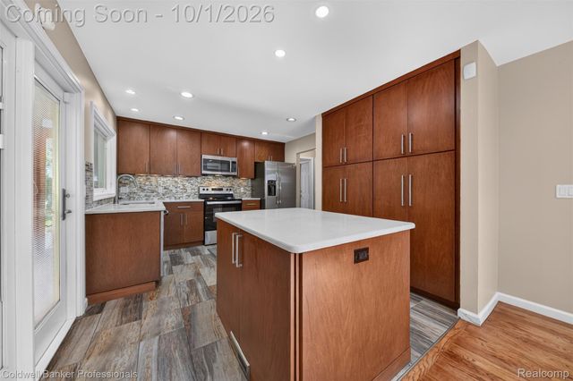1171 Barneswood Lane, Rochester Hills, MI 48306