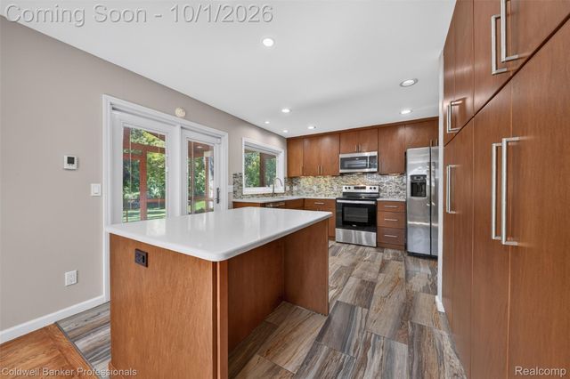 1171 Barneswood Lane, Rochester Hills, MI 48306